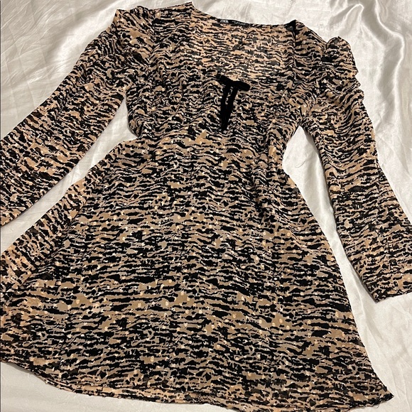 Zara Dresses & Skirts - Zara Black and Cream Long Sleeve Dress